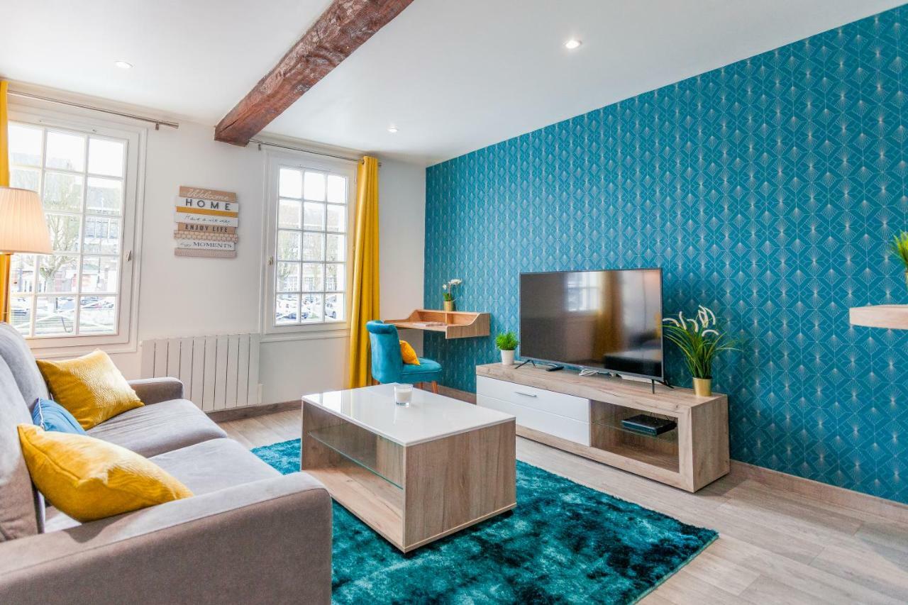 Appartement Nid douillet moderne face à la Cathédrale à Amiens Extérieur photo