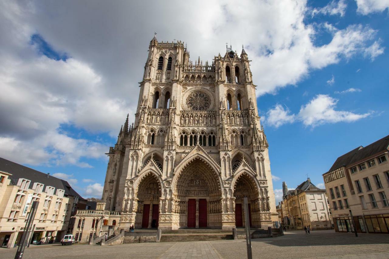 Appartement Nid douillet moderne face à la Cathédrale à Amiens Extérieur photo